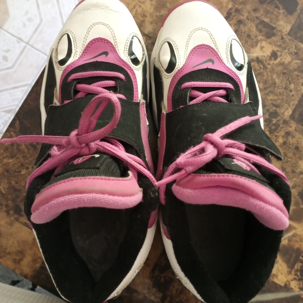 Nike - Picture 3 of 6